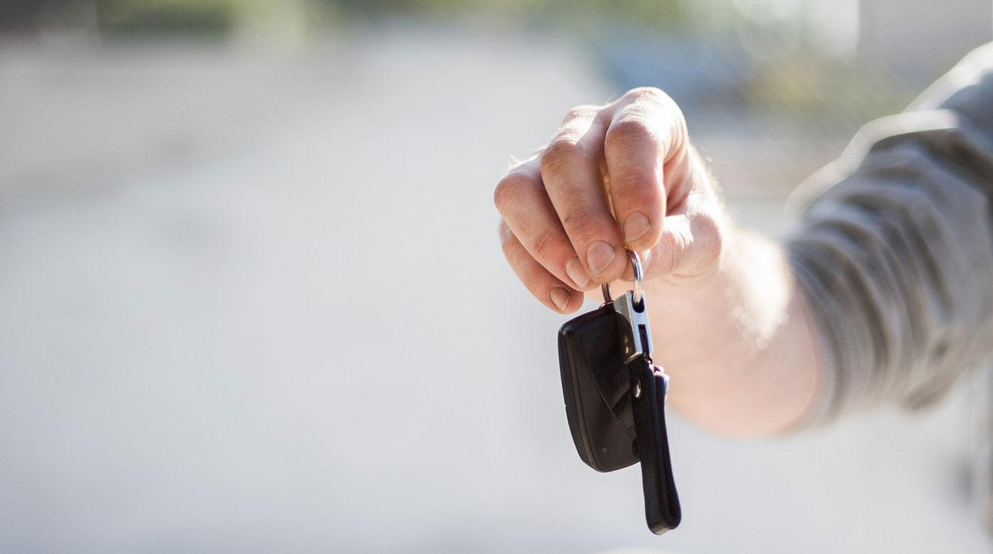 Noleggio Auto  <br /> <strong>e</strong> Furgoni  <br /> <strong>senza</strong> conducente